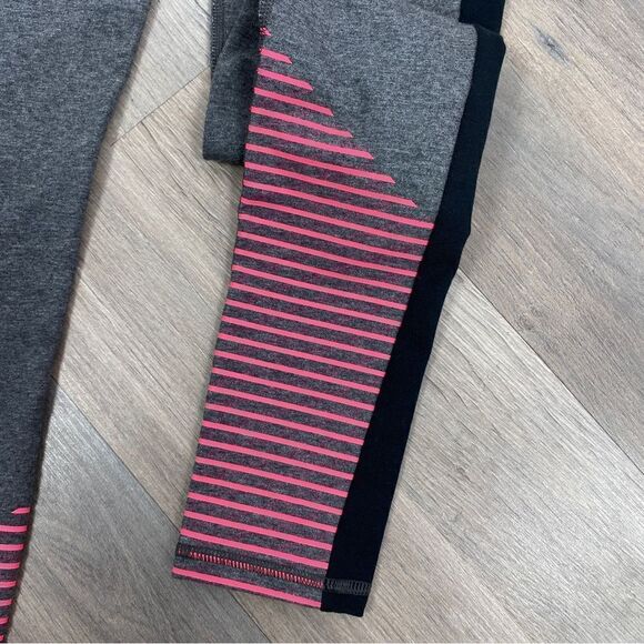 Under Armour Womens Favorite Graphic Leggings Gray Pink XS 1300180 - Picture 8 of 11